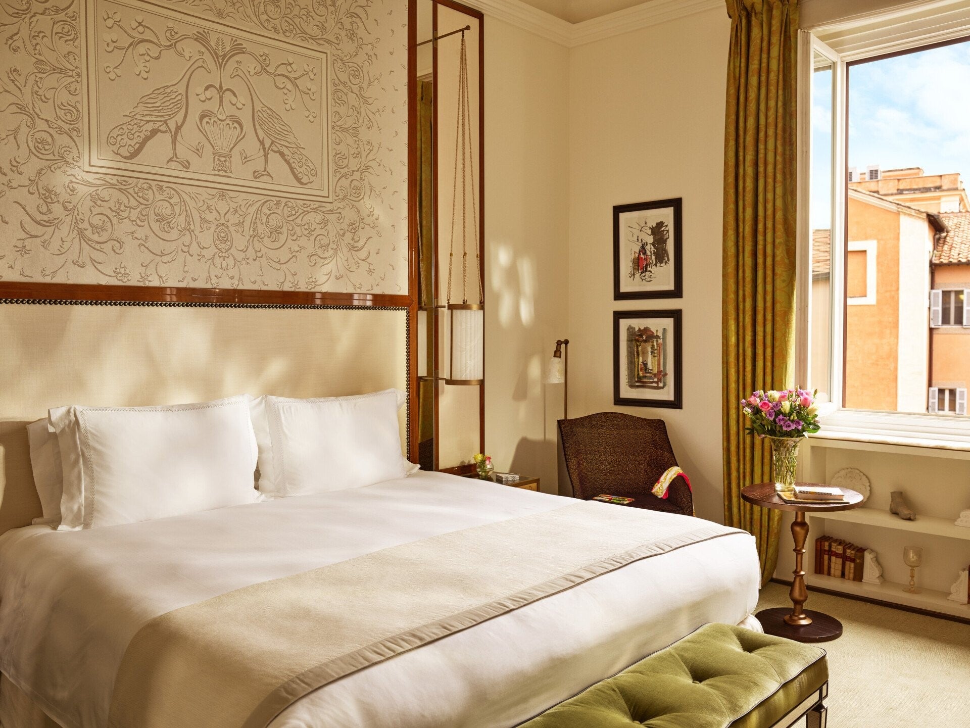 Need a stay near the shopping district? Head to Hotel Eden