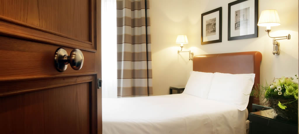 For an affordable and comfortable option with a great central location, consider Hotel Albergo Santa Chiara
